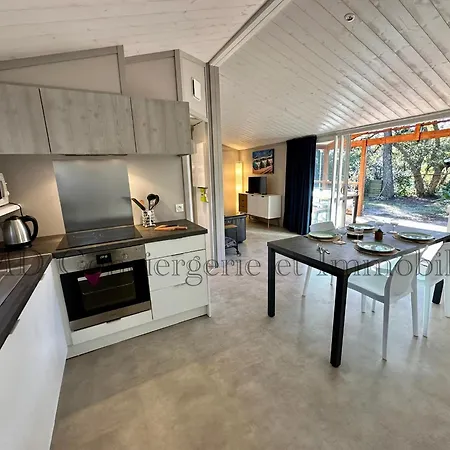 En Bord De Campingplads *